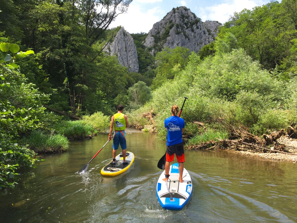 Explorează natura practicând Stand Up Paddle în Cheile Nerei