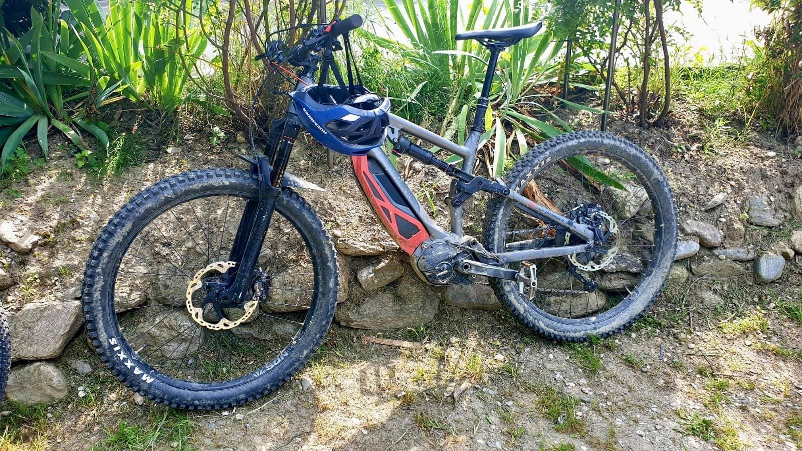 Explorează Munții pe ebike-urile MTB Thok