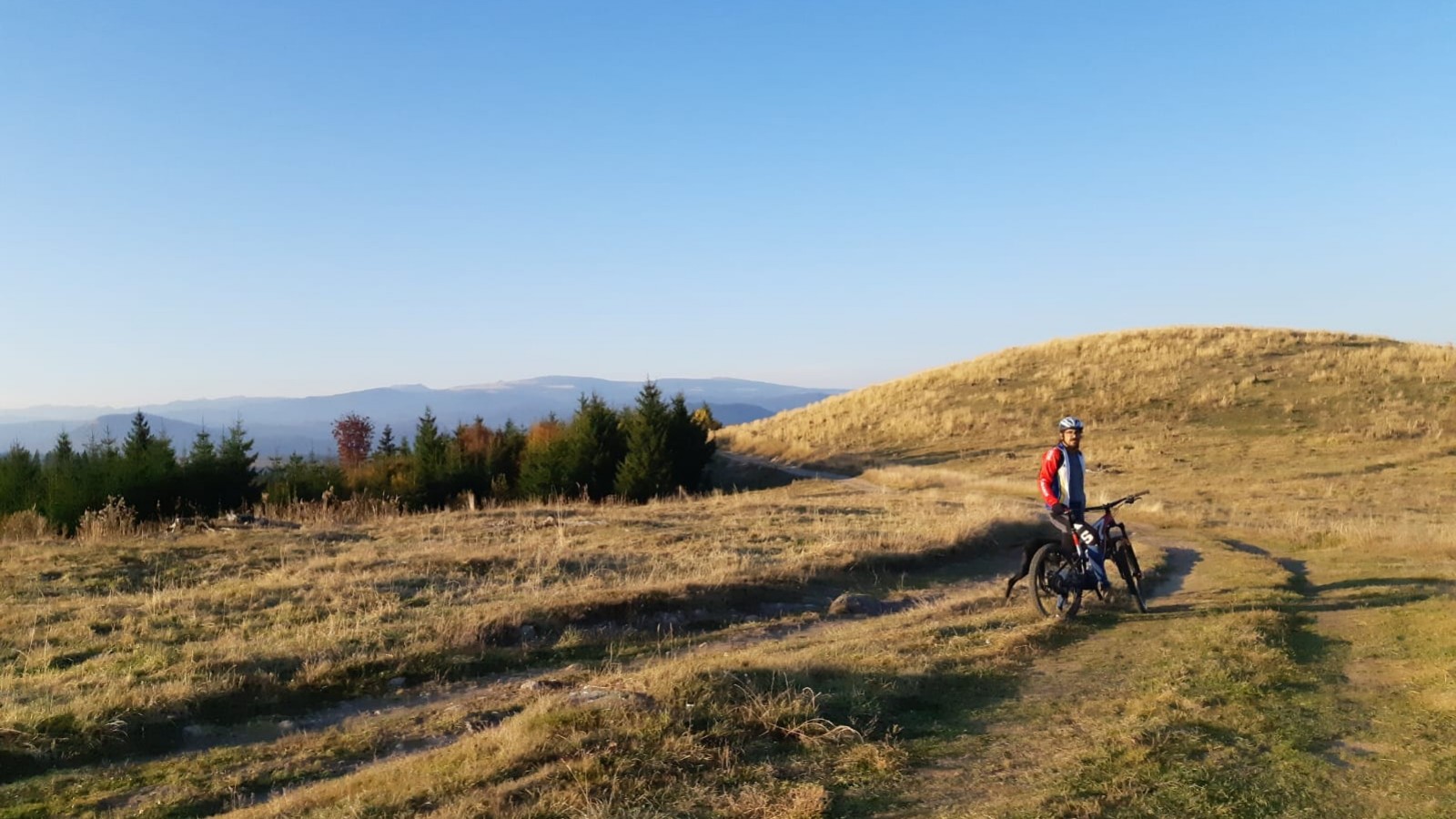 Explorează Munții Călimani pe ebike