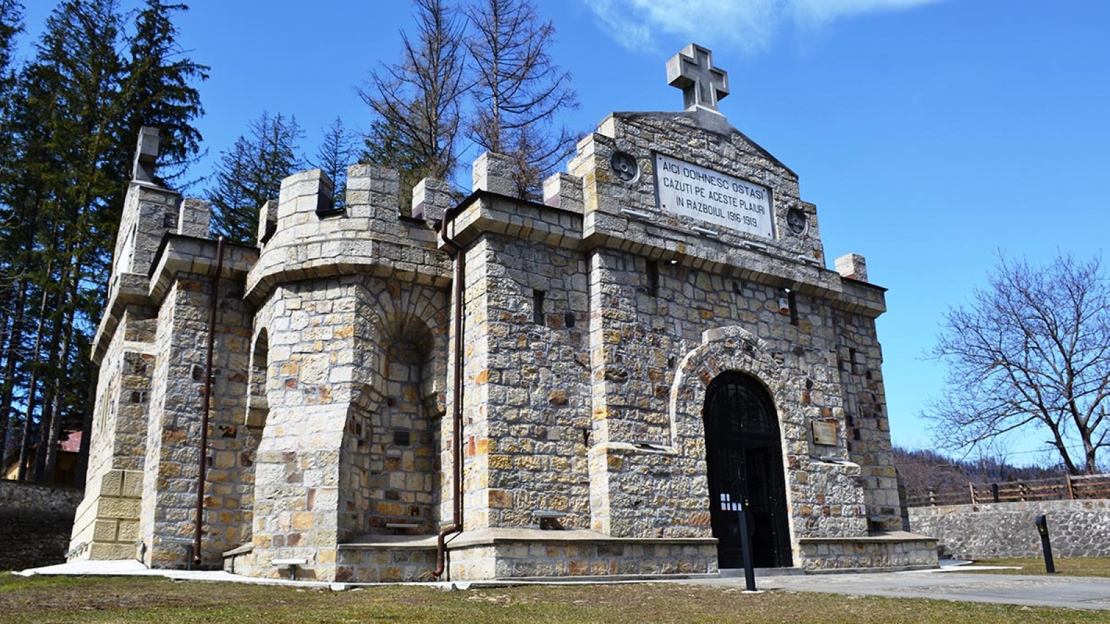 Mausoleul Eroilor din Soveja